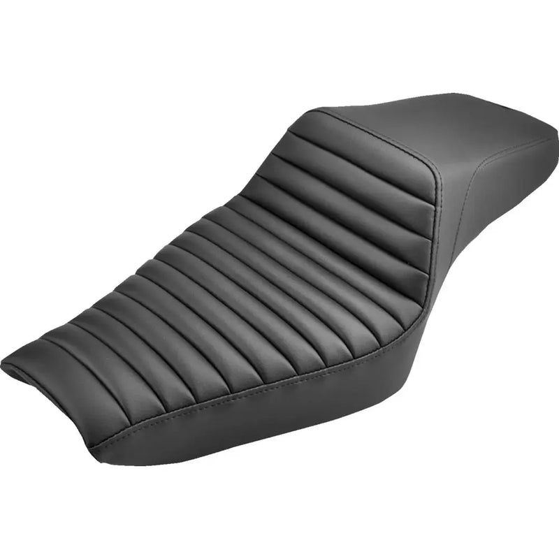Saddlemen Step-Up Front Tuck-n-Roll Sadel till Harley