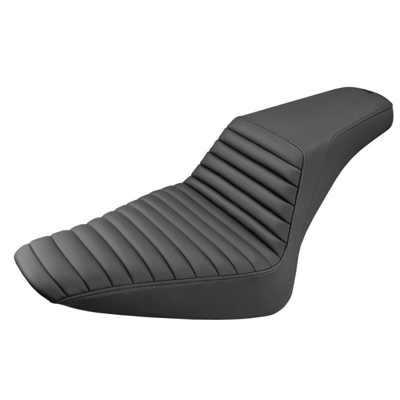 Saddlemen Step-Up Front Tuck-n-Roll Sadel till Harley