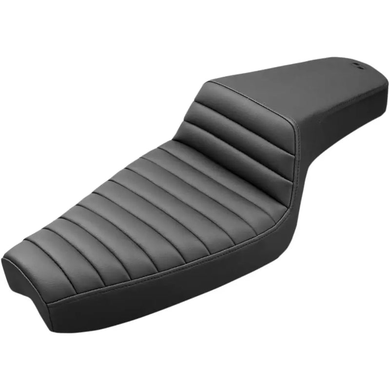 Saddlemen Step-Up Front Tuck-n-Roll Sadel till Harley