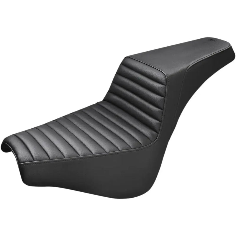Saddlemen Step-Up Front Tuck-n-Roll Sadel till Harley