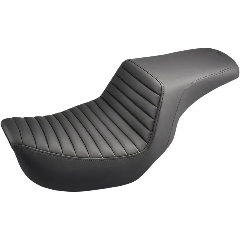 Saddlemen Step-Up Front Tuck-n-Roll Sadel till Harley
