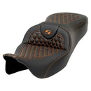 Saddlemen Roadsofa Honeycomb Seat for Harley 08-25 Touring (excl. 23-25 CVO; 24-25 Road Glide / Street Glide) / Black / Orange / Without heating / Without backrest  - Customhoj